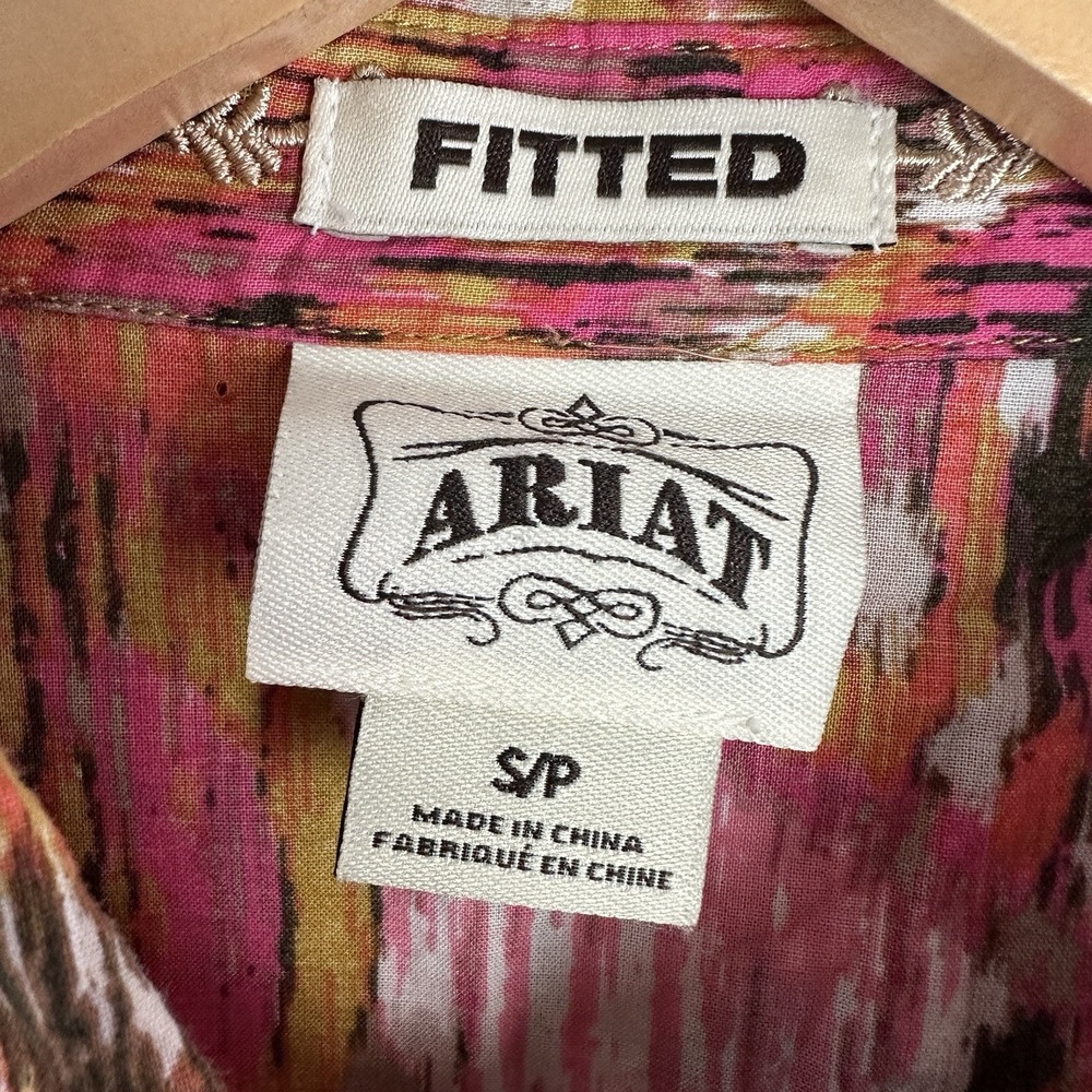 ARIAT Western Pearl Snap Shirt Womens Small Fitted Pink Colorful Abstract - Picture 2 of 10